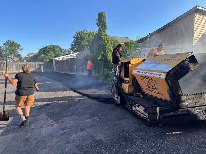 Travaux de resurfaçage d'asphalte Hawkesbury