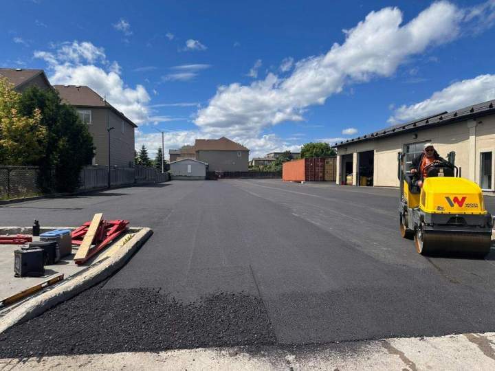 Travaux de resurfaçage d'asphalte Hawkesbury