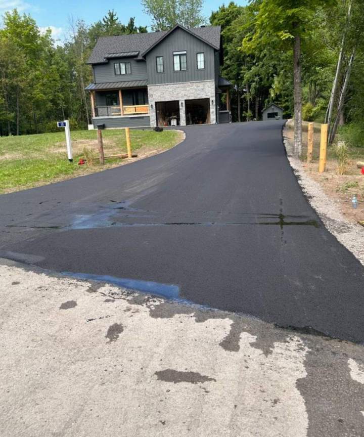 Travaux de resurfaçage d'asphalte Hawkesbury